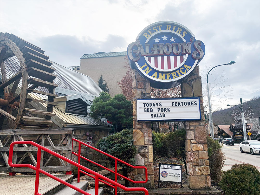 Gatlinburg Restaurant Review: Calhoun’s – Barbecue at its Finest