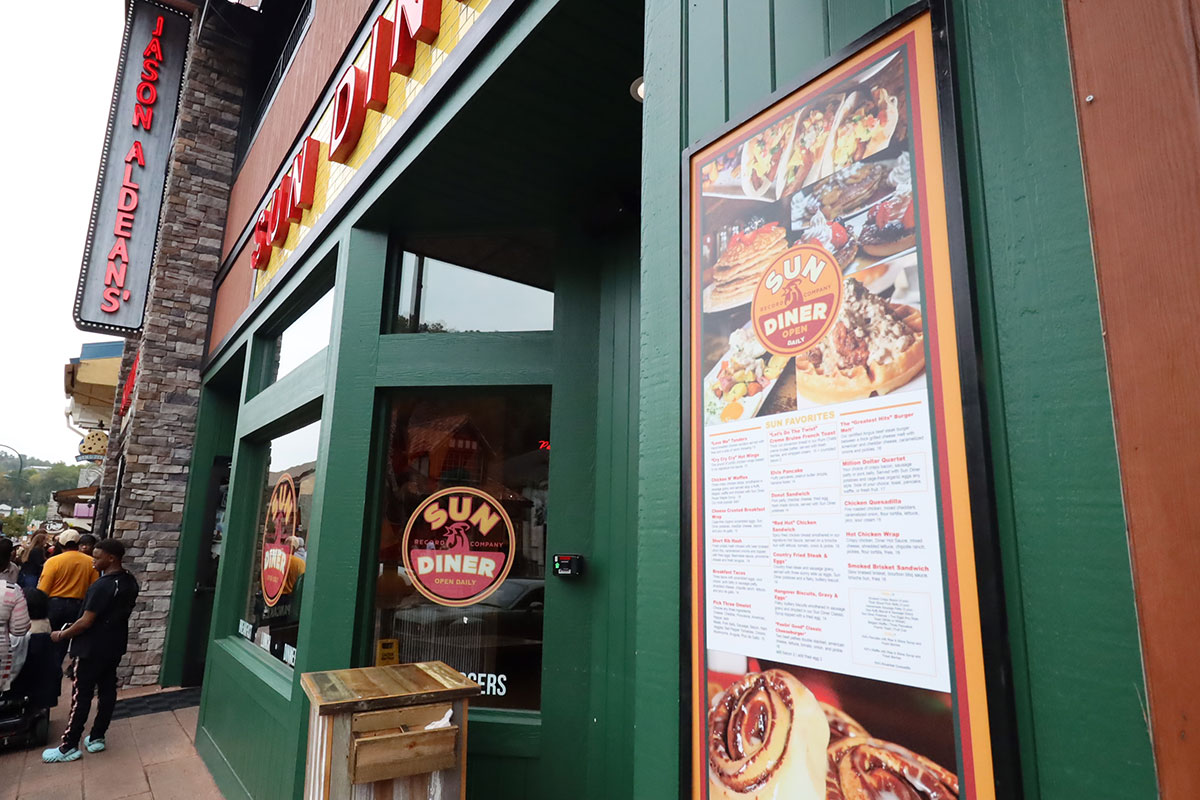Sun Diner outside