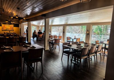 Dining with river view